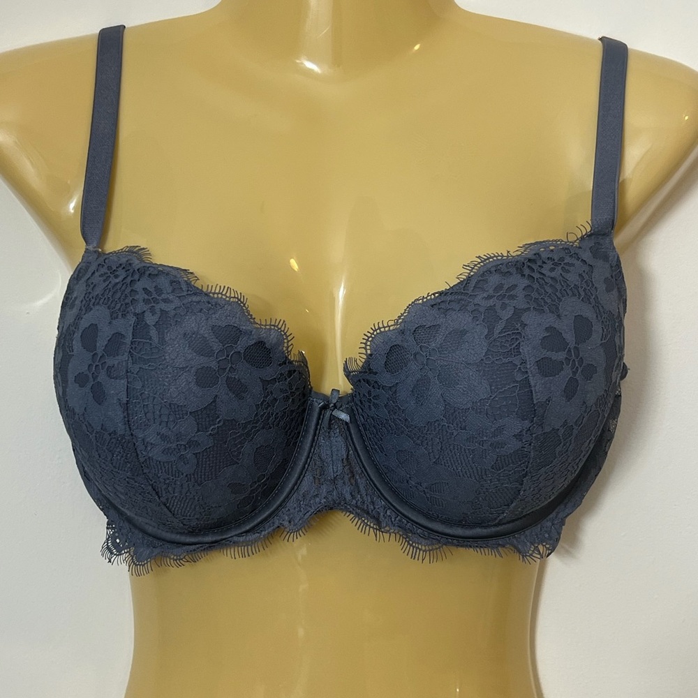 Victoria’s Secret Bra 32DDD
gently used